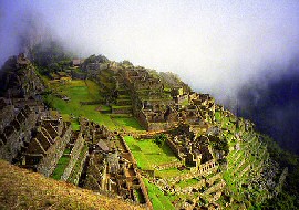 Machu Picchu dans la brume